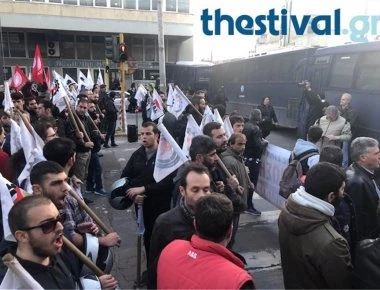 Θεσσαλονίκη: Ένταση έξω από το ξενοδοχείο που μιλά ο Αλ. Τσίπρας (φωτό, βίντεο)